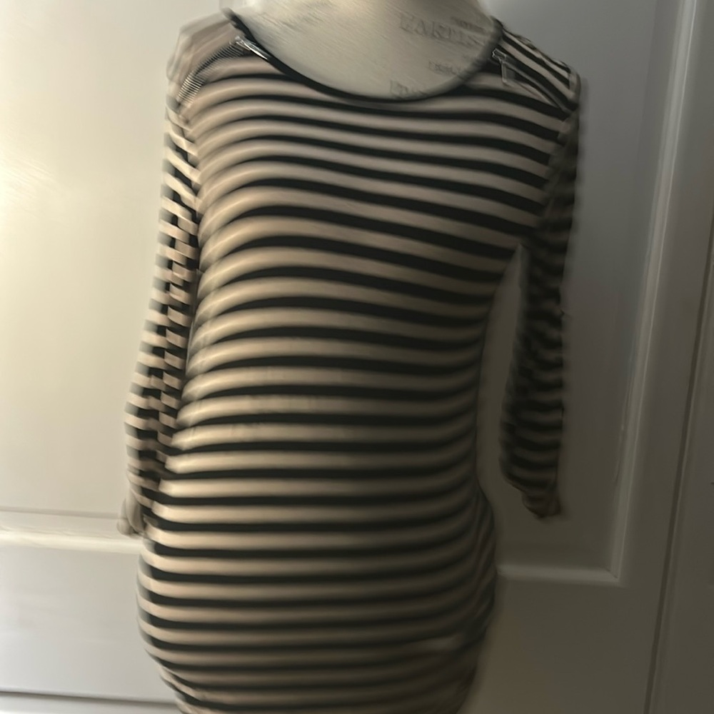 Cable & Gauge small 3/4 sleeve black and beige women’s top